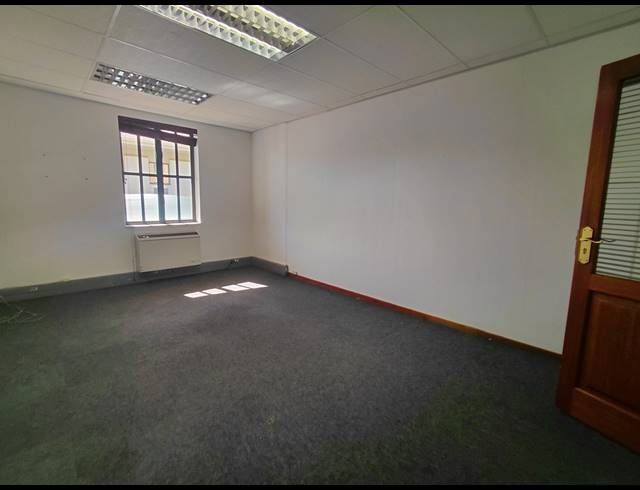 170M² OFFICE TO LET IN BRYANSTON
